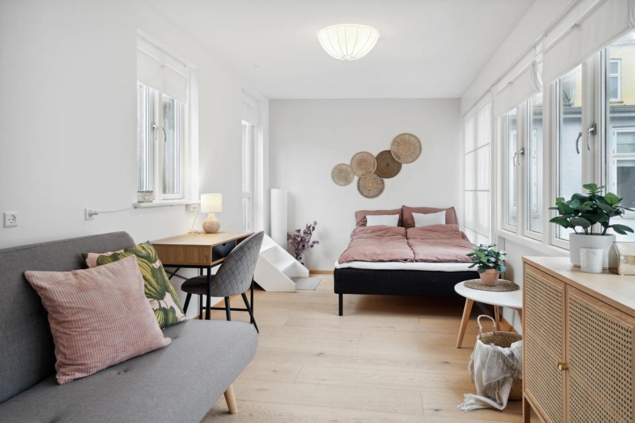 Central 3-Bedroom Apartment With Huge Terrace, Including Queen Size Beds Олбор Екстериор снимка